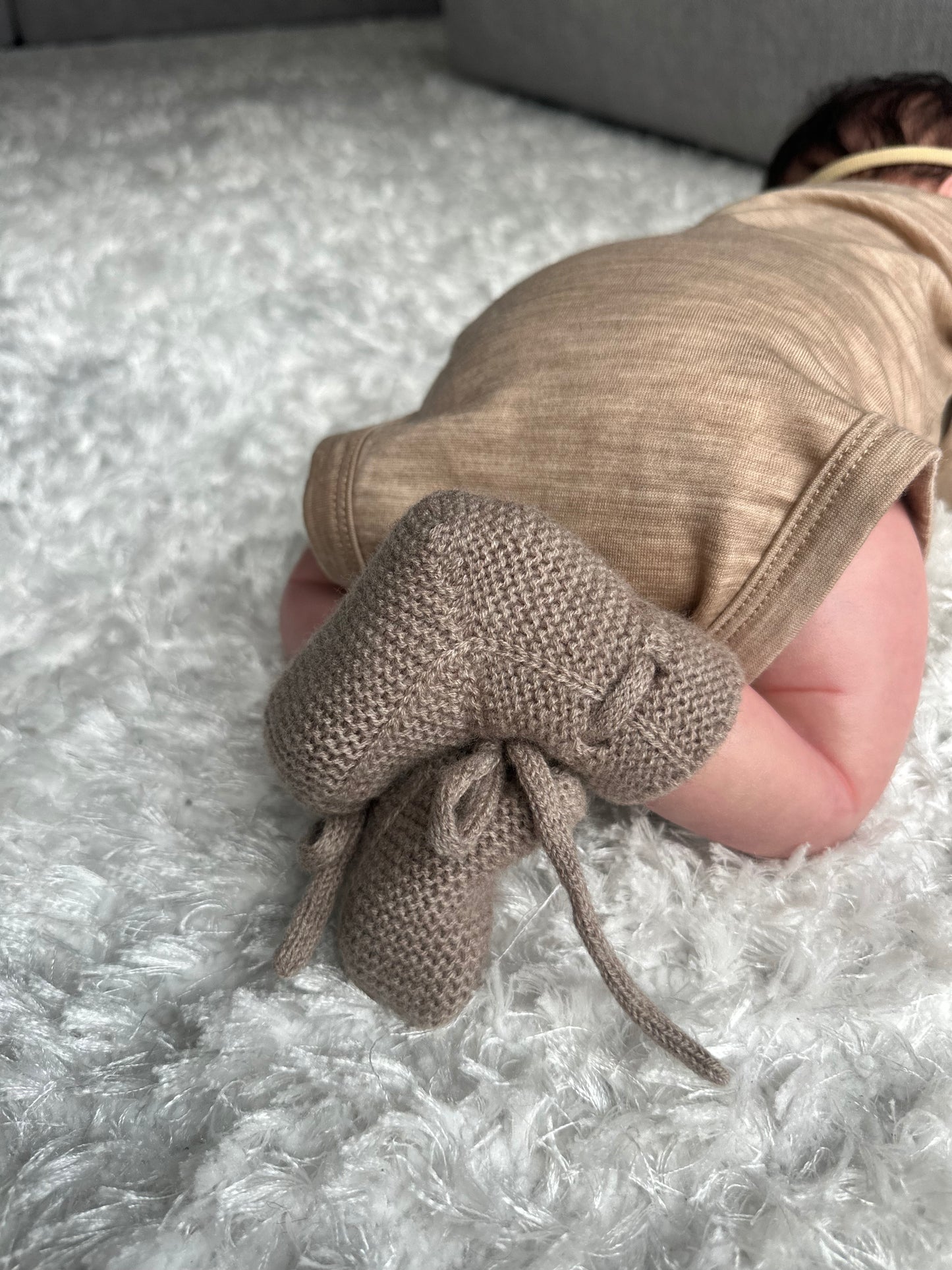 Babyschuhe aus 100% Merinowolle in camel
