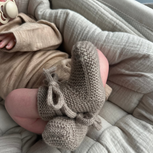 Babyschuhe aus 100% Merinowolle in camel