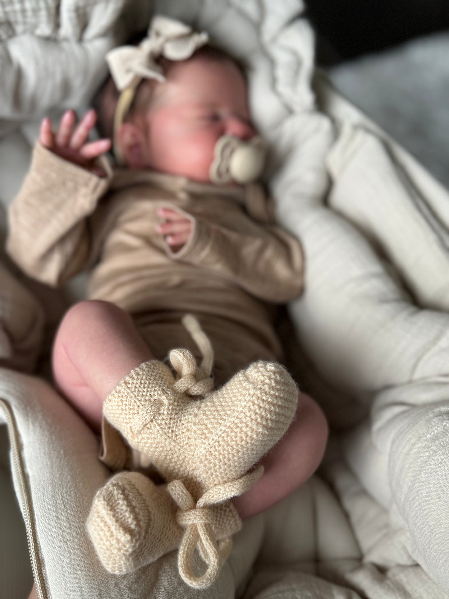 Babyschuhe aus 100% Merinowolle in oat