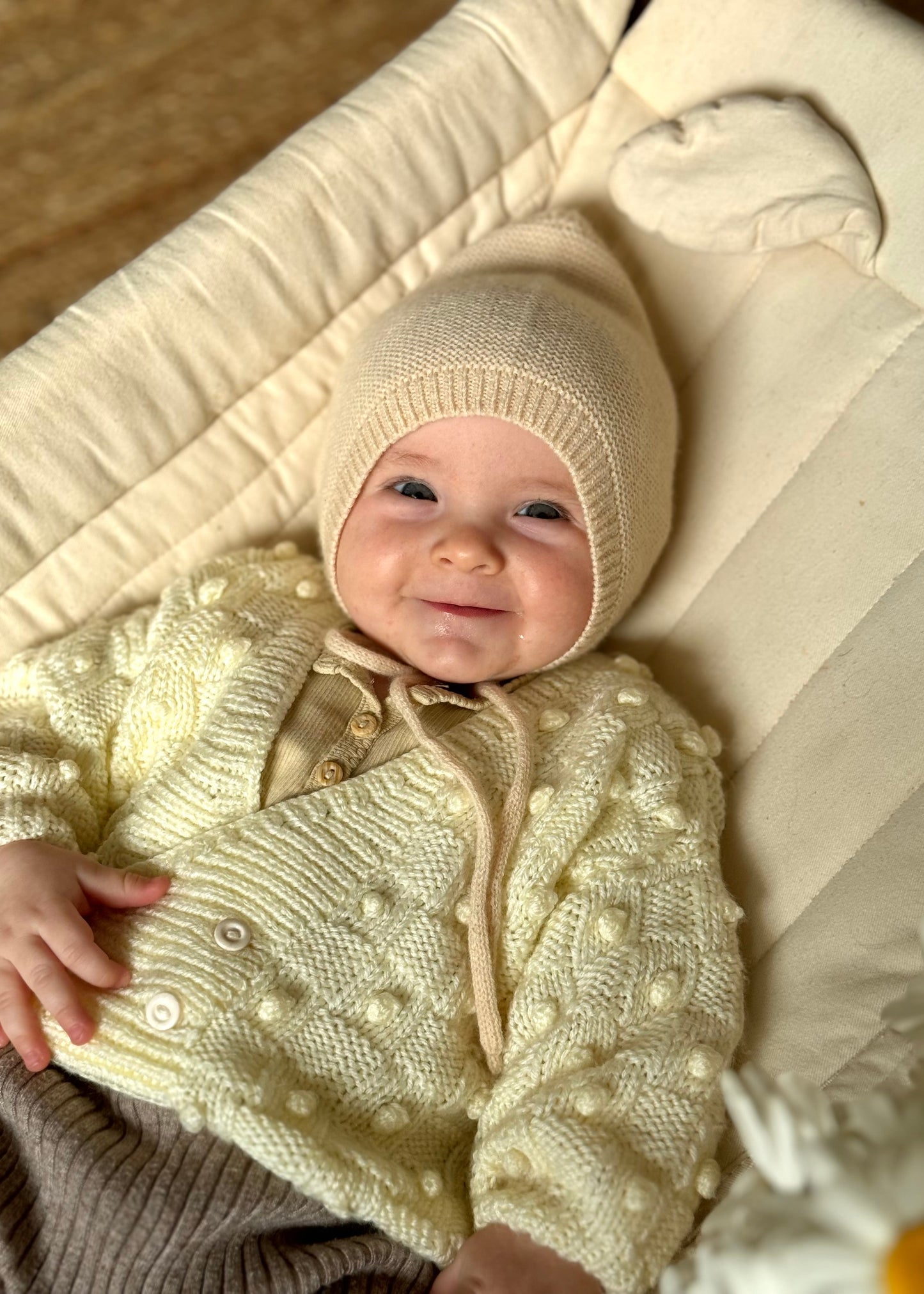 Babymütze in oat aus 100% Merinowolle