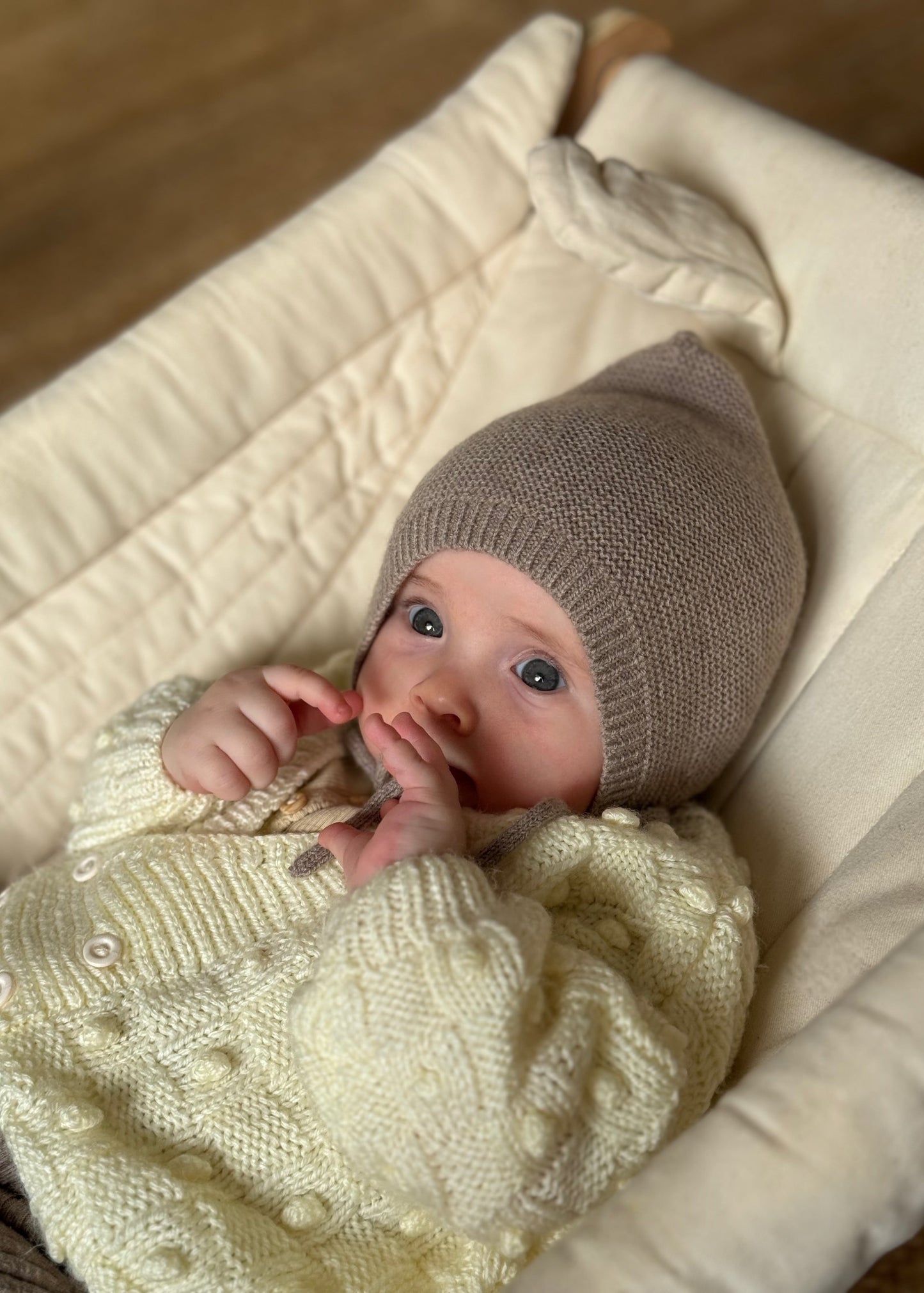 Babymütze in camel aus 100% Merinowolle