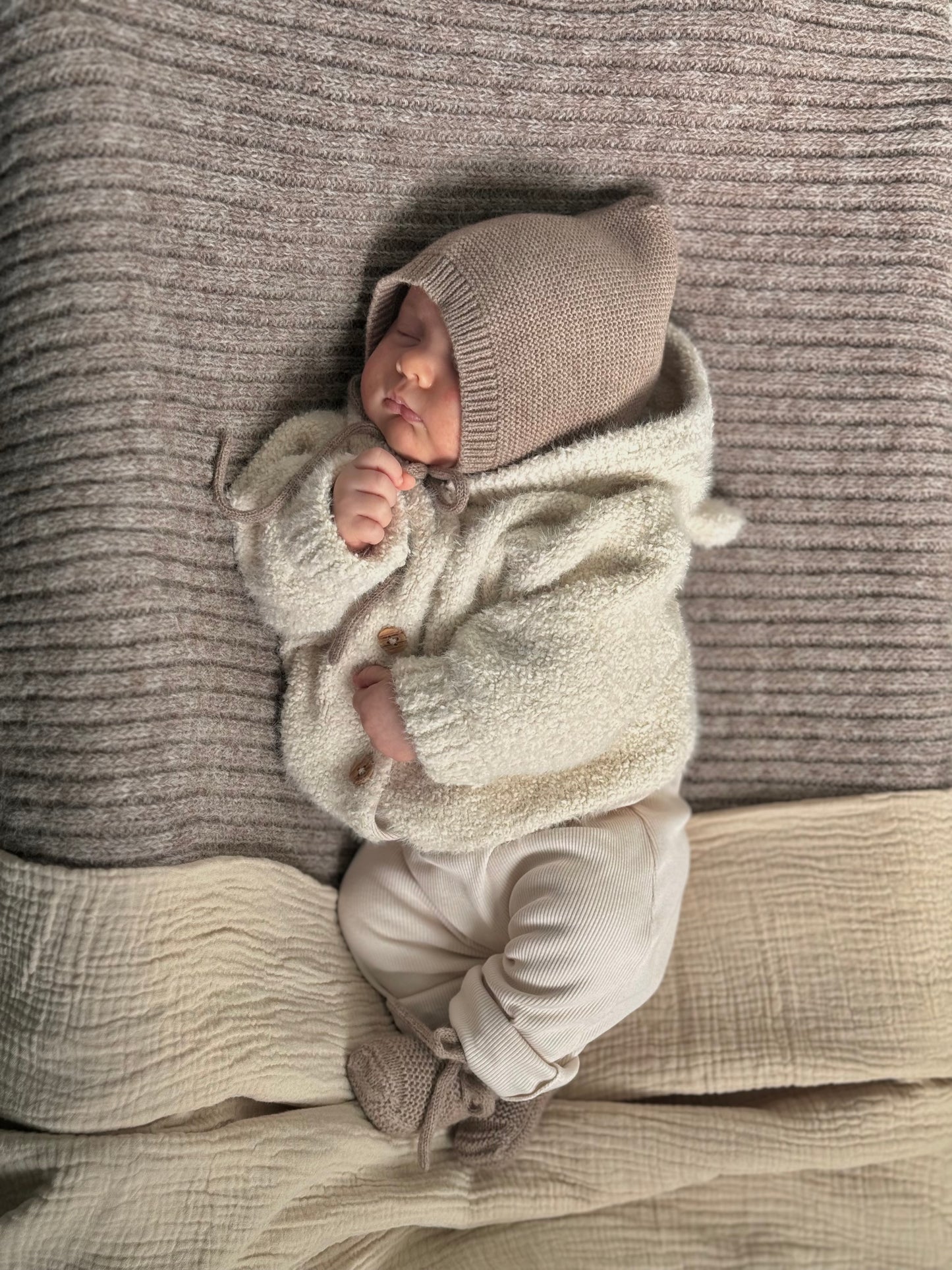 Babymütze in camel aus 100% Merinowolle